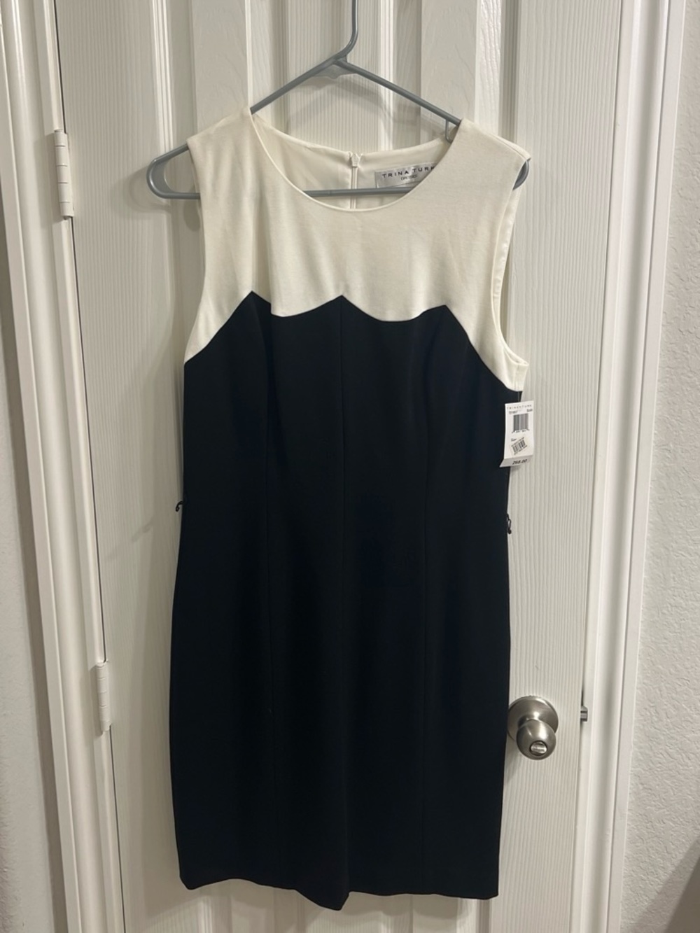 Trina Turk Black & Cream Sleeveless Midi Sheath Dress